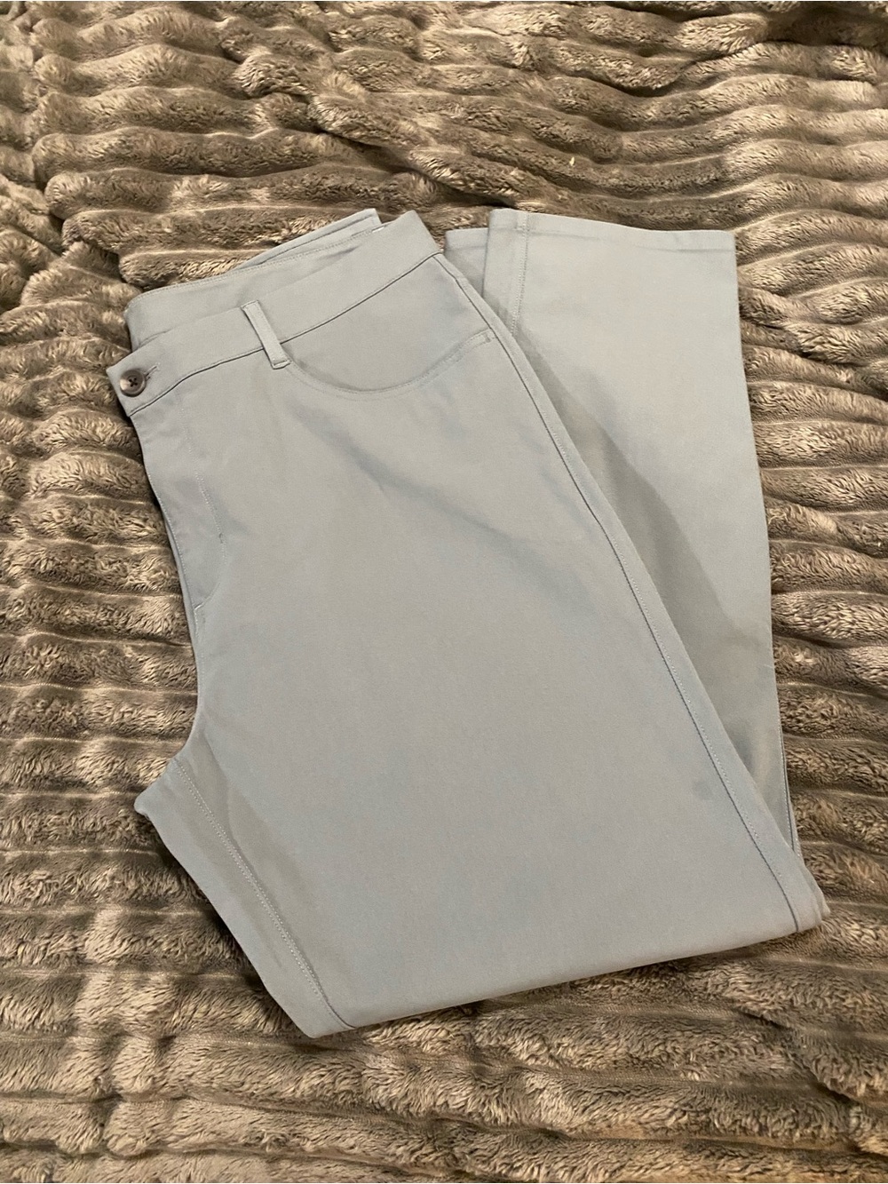Vuori Men’s Pants in Light Gray